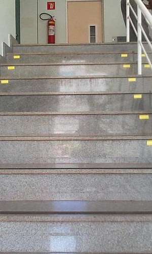 Faixa de sinalização visual para degraus de escada Faixa de sinalização visual para degraus de escada