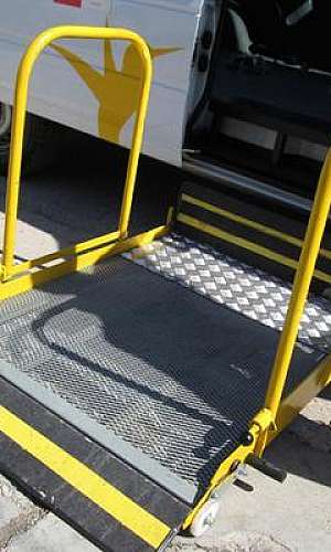 Plataforma elevatória de acessibilidade para vans